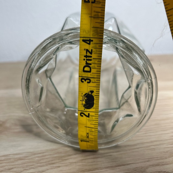 Beautiful Glass Vase - Picture 4 of 6